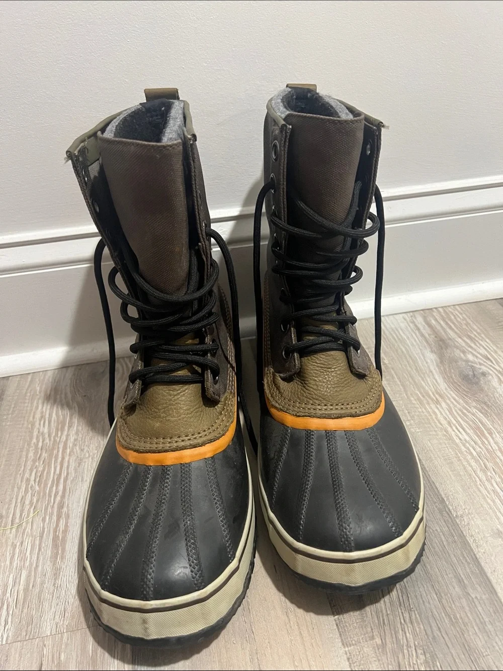 Sorel Men's Brown and Black Lace-Up Winter Duck Boots Size 11